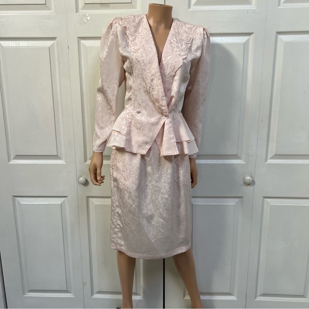 VTG 80-s Pale Pink Skirt Suit long Sleeve Size 8